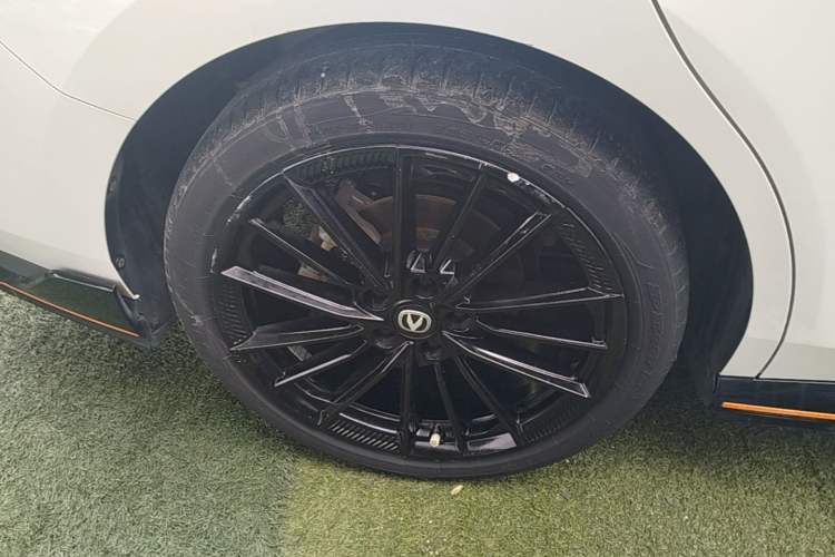 Used CHANGAN UNI-V 2022 1.5T Sport Edition Right Rear Wheel Hub