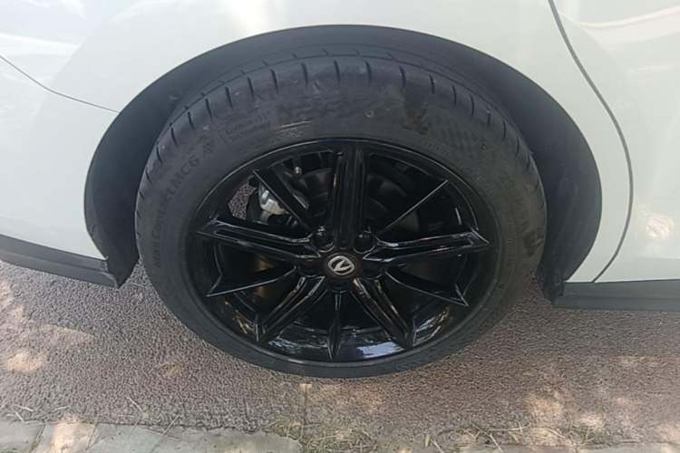 Used CHANGAN UNI-V 2022 1.5T Prestige Version Right Rear Wheel Hub