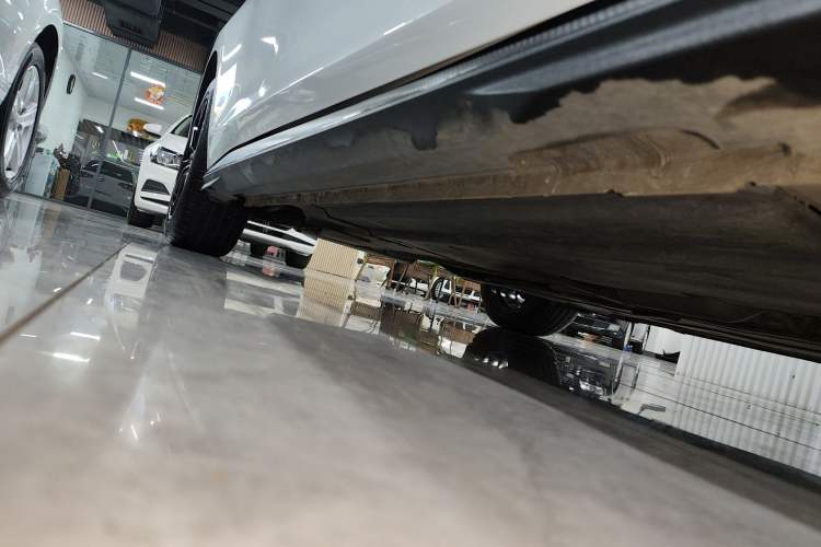 Used CHANGAN UNI-V 2022 1.5T Smart Navigation Version Right Side Sill