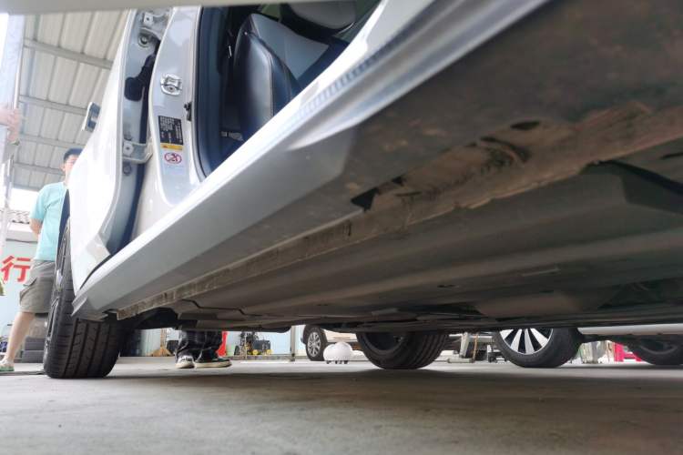 Used CHANGAN UNI-V 2022 1.5T Prestige Version Right Side Sill