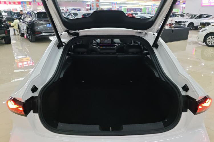 Used CHANGAN UNI-V 2022 1.5T Prestige Version Trunk