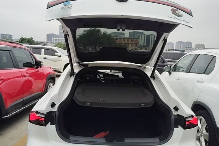 Used CHANGAN UNI-V 2022 1.5T Smart Navigation Version Trunk