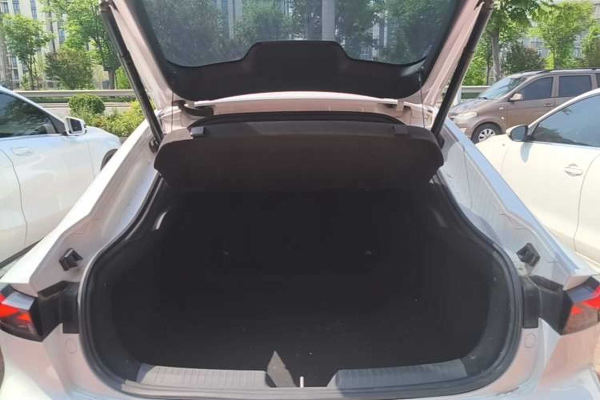 Used CHANGAN UNI-V 2022 1.5T Prestige Version Trunk