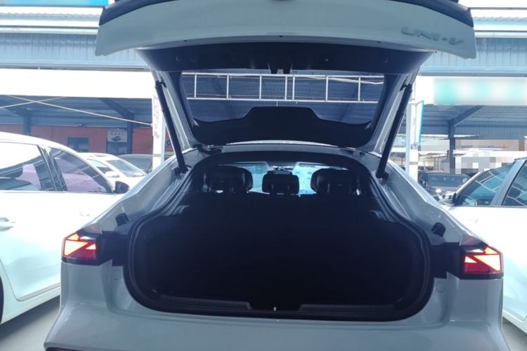 Used CHANGAN UNI-V 2022 1.5T Prestige Version Trunk