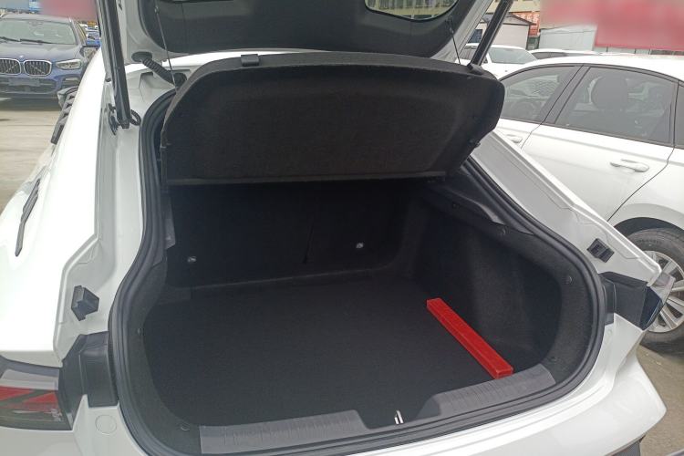 Used CHANGAN UNI-V 2022 1.5T Prestige Version Trunk