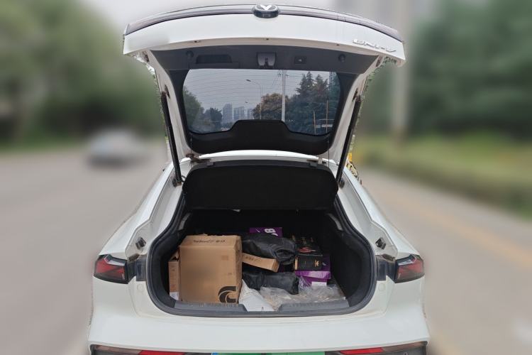 Used CHANGAN UNI-V 2022 1.5T Prestige Version Trunk