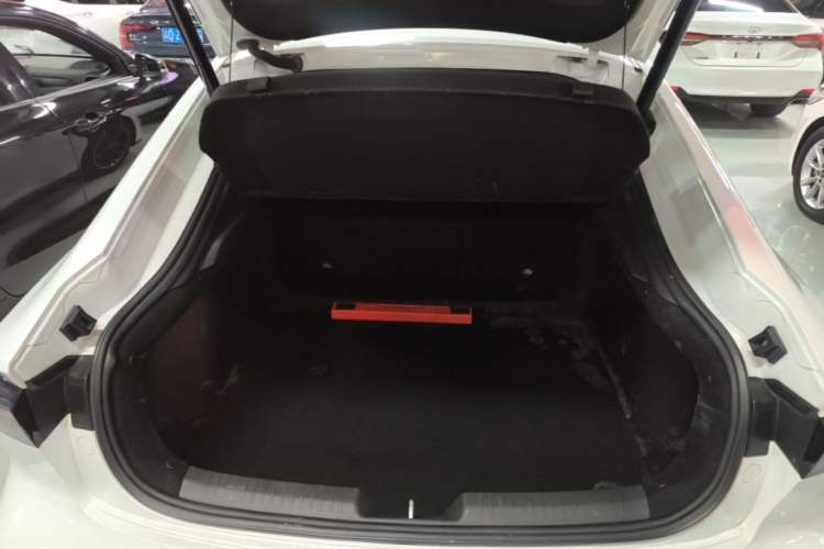 Used CHANGAN UNI-V 2022 1.5T Prestige Version Trunk