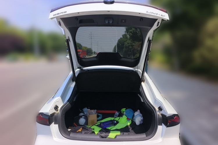Used CHANGAN UNI-V 2022 1.5T Prestige Version Trunk