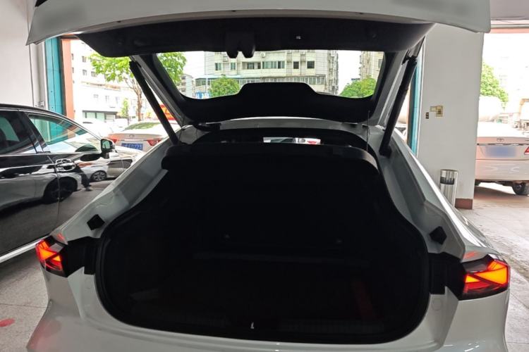 Used CHANGAN UNI-V 2022 1.5T Smart Navigation Version Trunk