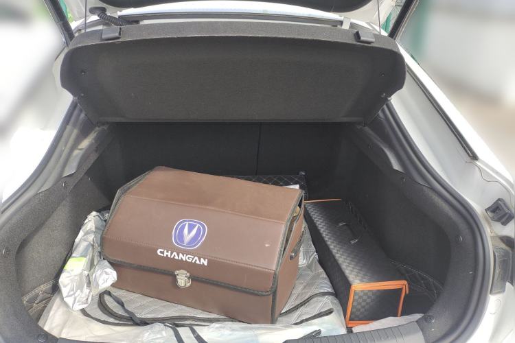 Used CHANGAN UNI-V 2022 1.5T Prestige Version Trunk