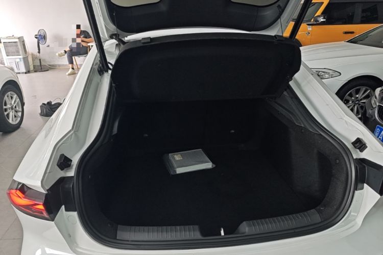 Used CHANGAN UNI-V 2022 1.5T Prestige Version Trunk