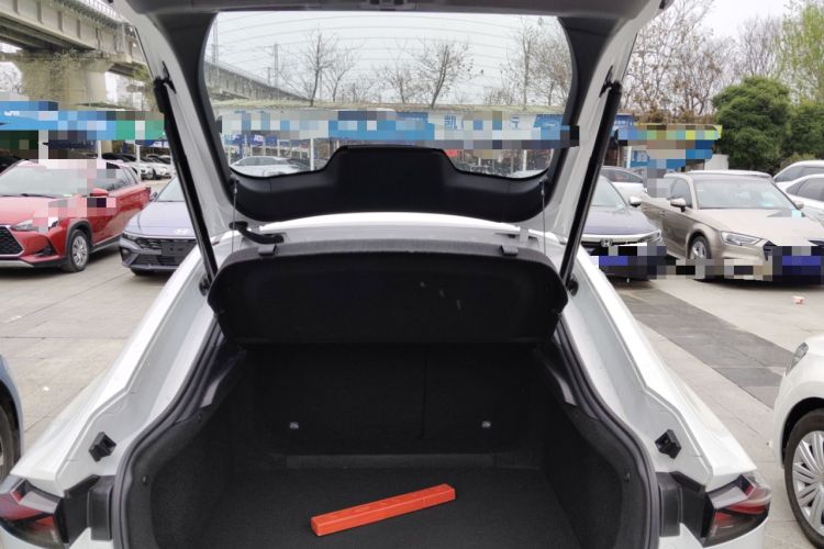 Used CHANGAN UNI-V 2022 1.5T Prestige Version Trunk
