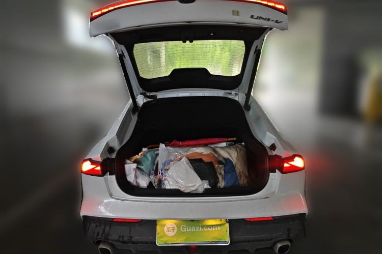 Used CHANGAN UNI-V 2022 1.5T Smart Navigation Version Trunk