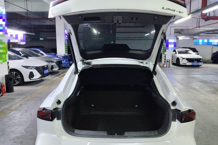 Used CHANGAN UNI-V 2022 1.5T Prestige Version Trunk