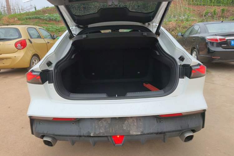 Used CHANGAN UNI-V 2022 1.5T Prestige Version Trunk