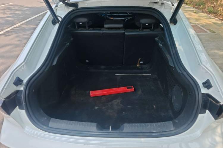 Used CHANGAN UNI-V 2022 1.5T Smart Navigation Version Trunk