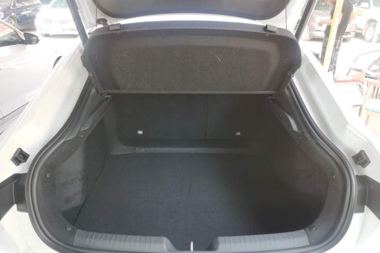 Used CHANGAN UNI-V 2022 1.5T Prestige Version Trunk