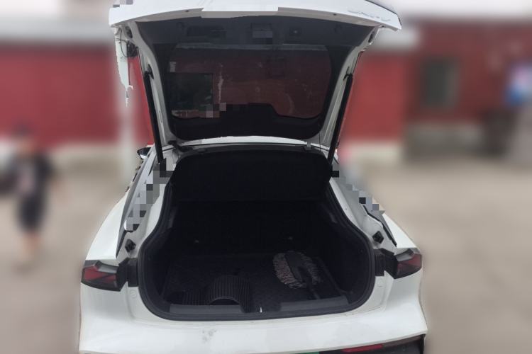 Used CHANGAN UNI-V 2022 1.5T Prestige Version Trunk