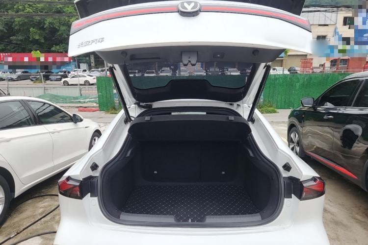 Used CHANGAN UNI-V 2022 1.5T Prestige Version Trunk