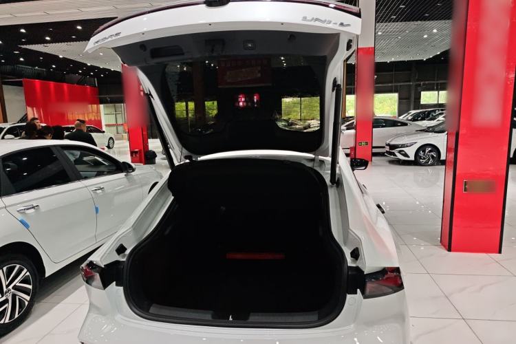 Used CHANGAN UNI-V 2022 1.5T Prestige Version Trunk