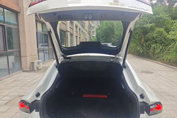 Used CHANGAN UNI-V 2022 1.5T Prestige Version Trunk