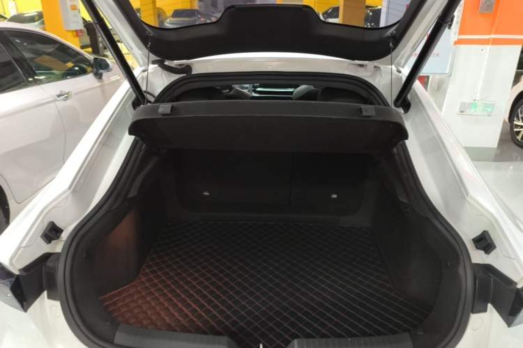 Used CHANGAN UNI-V 2022 1.5T Prestige Version Trunk