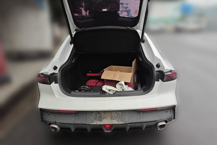 Used CHANGAN UNI-V 2022 1.5T Smart Navigation Version Trunk