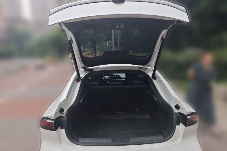 Used CHANGAN UNI-V 2022 1.5T Prestige Version Trunk