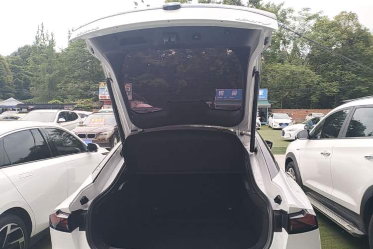 Used CHANGAN UNI-V 2022 1.5T Sport Edition Trunk