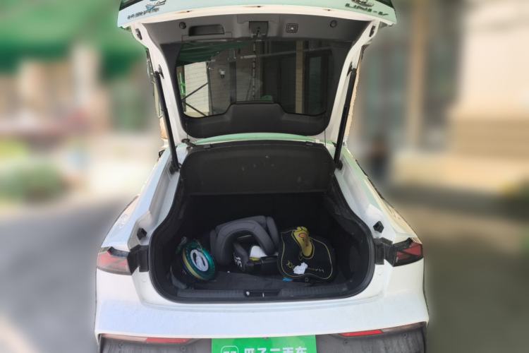 Used CHANGAN UNI-V 2022 1.5T Smart Navigation Version Trunk