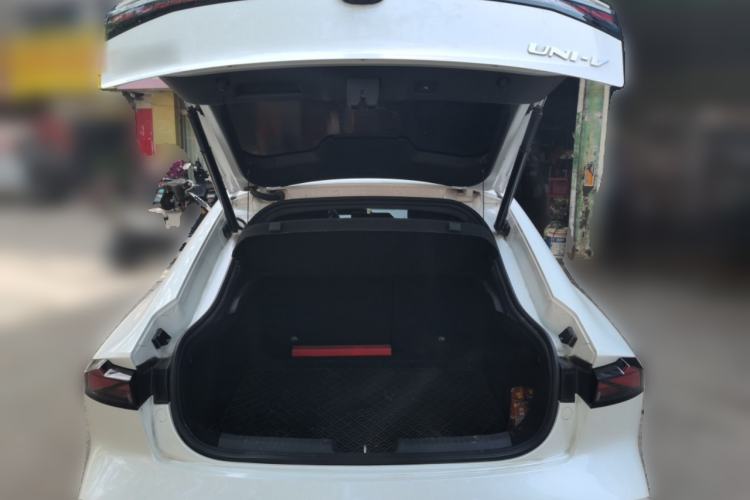 Used CHANGAN UNI-V 2022 1.5T Prestige Version Trunk