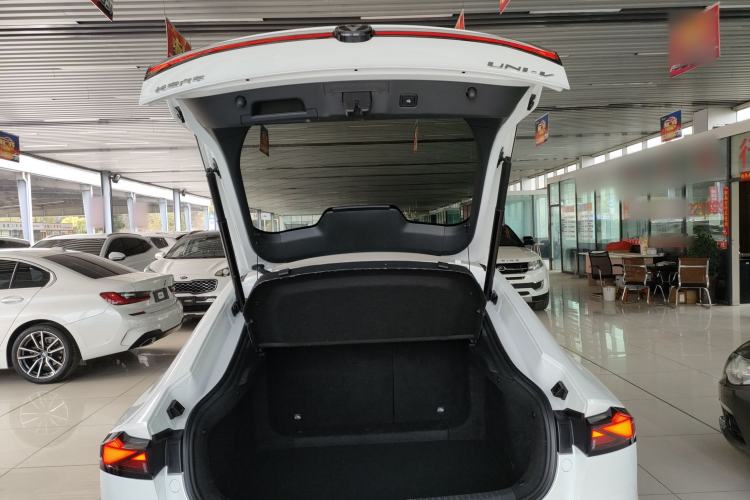 Used CHANGAN UNI-V 2022 1.5T Prestige Version Trunk