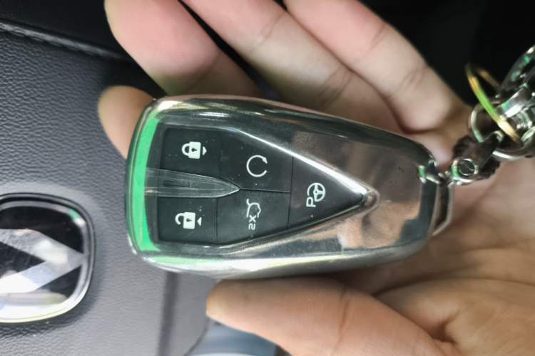 Used CHANGAN UNI-V 2022 1.5T Smart Navigation Version Vehicle Key