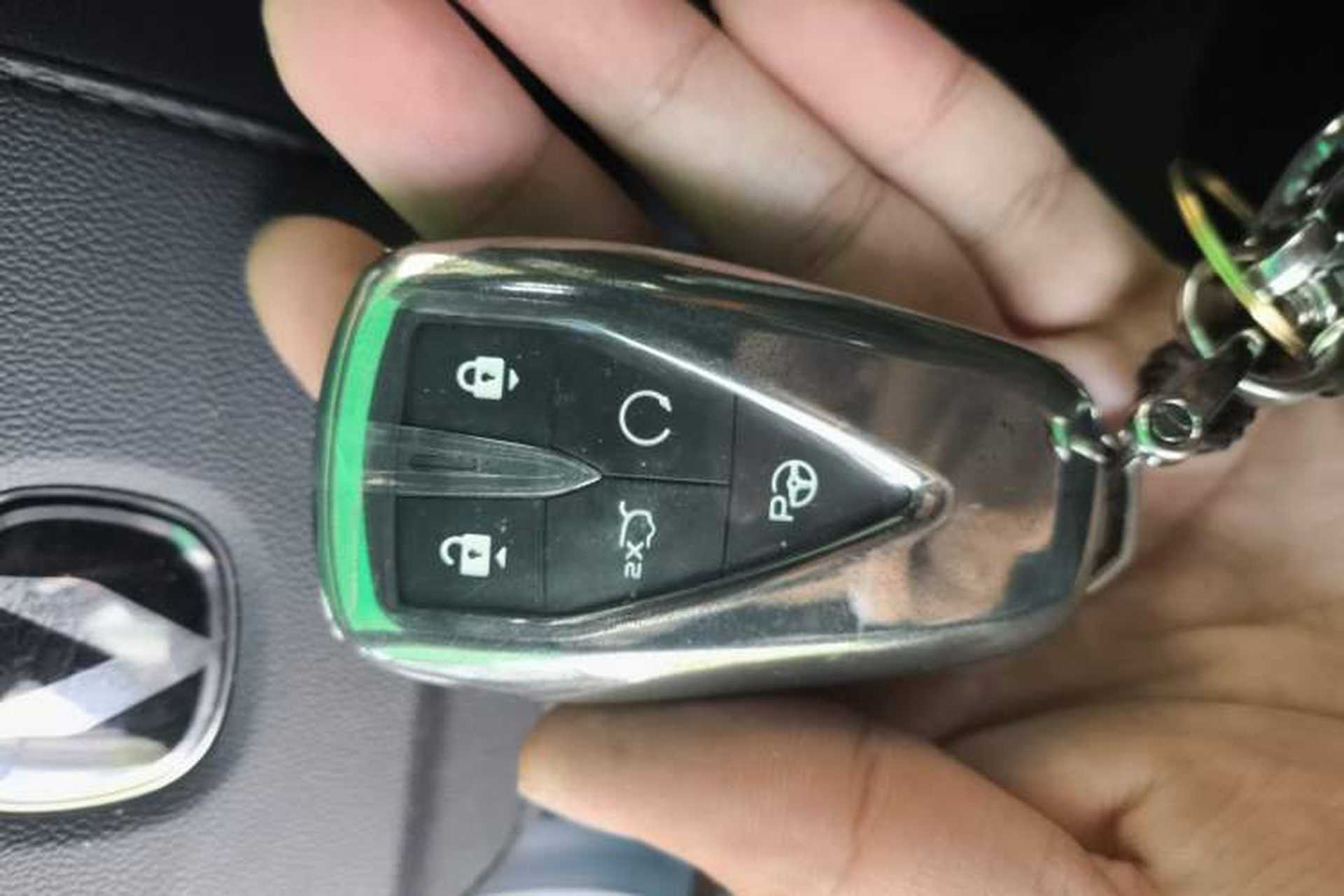 Used CHANGAN UNI-V 2022 1.5T Smart Navigation Version Vehicle Key