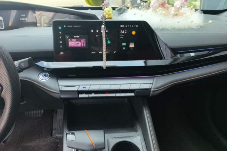 Used CHANGAN UNI-V 2023 1.5T Premium Model Audio And AC Panel