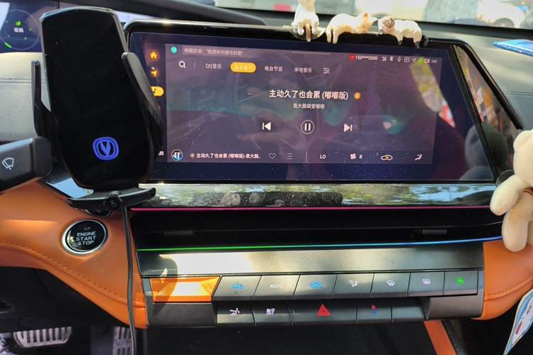 Used CHANGAN UNI-V 2023 1.5T Sport Edition Audio And AC Panel