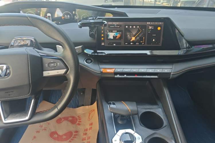 Used CHANGAN UNI-V 2023 1.5T Prestige Model Audio And AC Panel