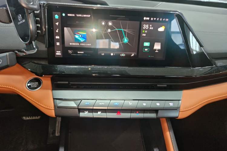 Used CHANGAN UNI-V 2023 2.0T Sport Edition Audio And AC Panel