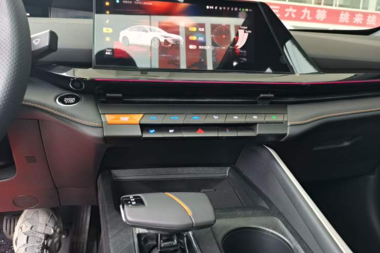 Used CHANGAN UNI-V 2023 1.5T Prestige Model Audio And AC Panel
