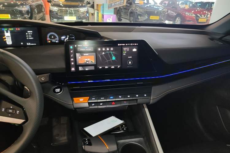 Used CHANGAN UNI-V 2023 1.5T Prestige Model Audio And AC Panel