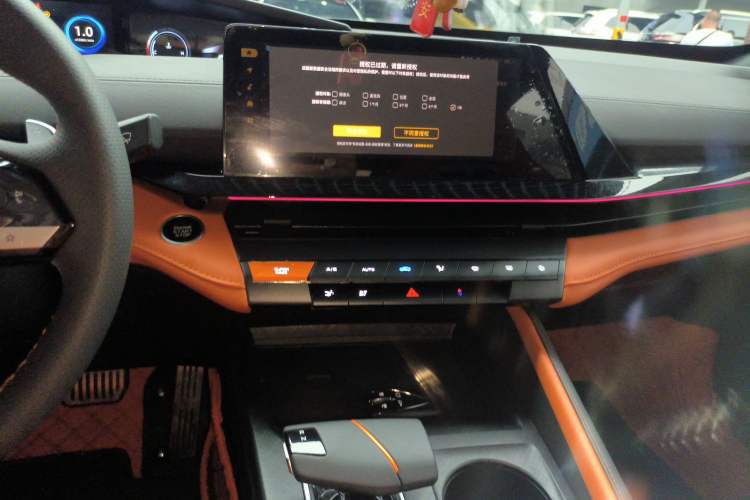 Used CHANGAN UNI-V 2023 2.0T Leading-Speed Edition Audio And AC Panel