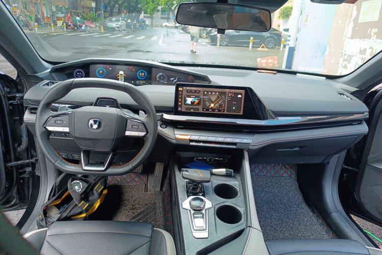 Used CHANGAN UNI-V 2023 1.5T Prestige Model Center Console