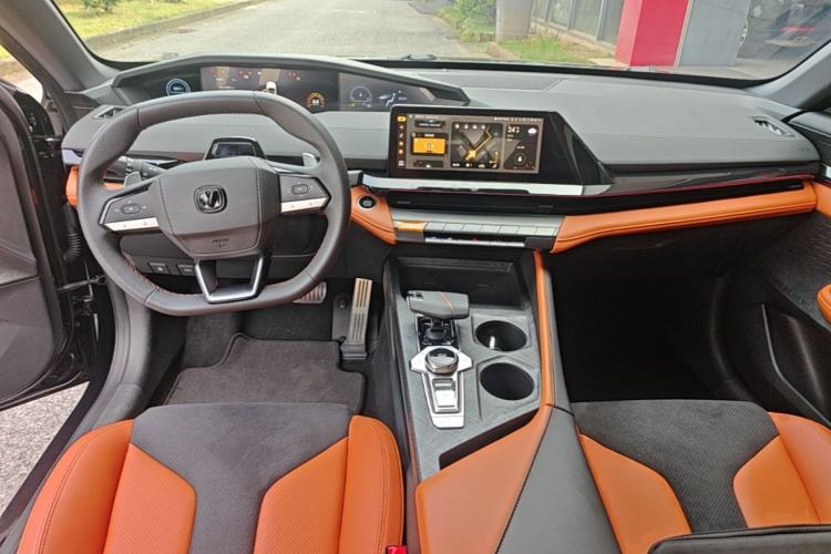 Used CHANGAN UNI-V 2023 1.5T Sport Edition Center Console