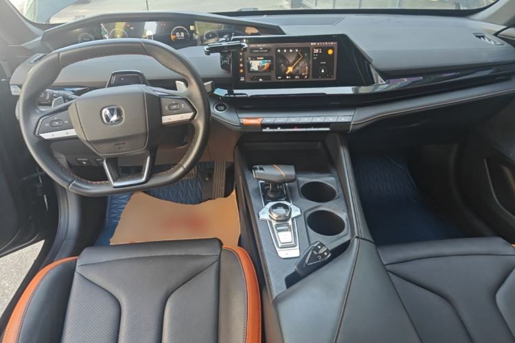 Used CHANGAN UNI-V 2023 1.5T Prestige Model Center Console