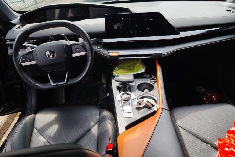 Used CHANGAN UNI-V 2023 1.5T Prestige Model Center Console