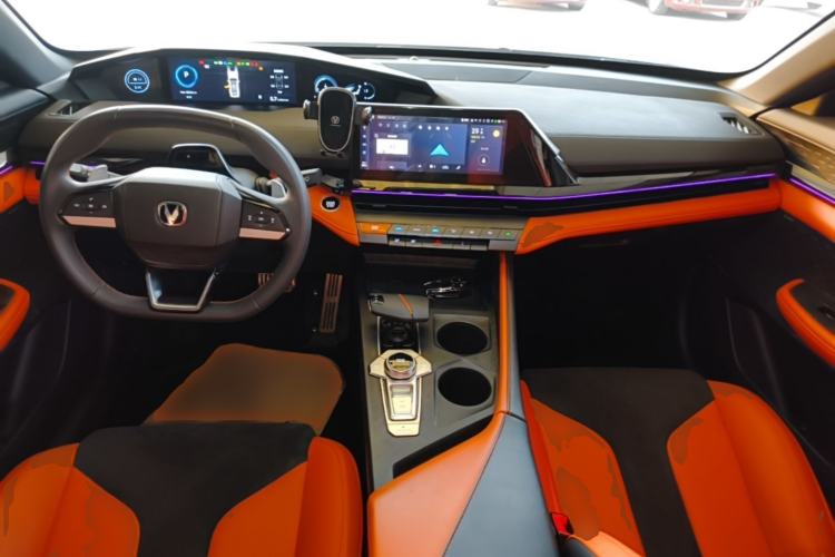 Used CHANGAN UNI-V 2023 2.0T Leading-Speed Edition Center Console