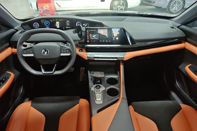 Used CHANGAN UNI-V 2023 2.0T Sport Edition Center Console
