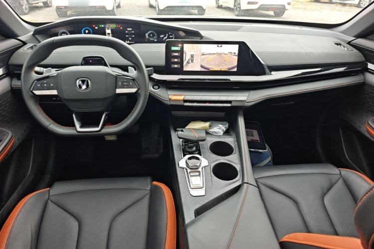 Used CHANGAN UNI-V 2023 1.5T Prestige Model Center Console