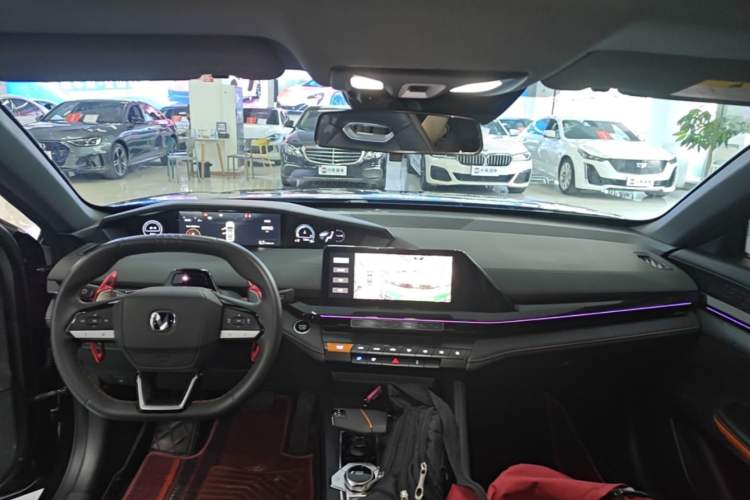 Used CHANGAN UNI-V 2023 1.5T Prestige Model Center Console