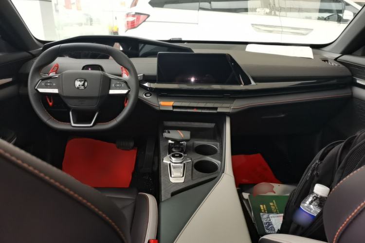 Used CHANGAN UNI-V 2023 1.5T Prestige Model Center Console